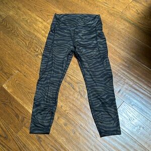 X By Gottex Olive Zebra Rachel‎ Capri Leggings Size Large